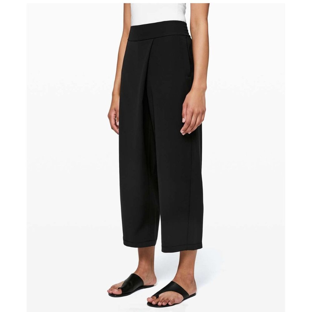 Lululemon With The Flow Pant 25" / Size 4 / Black Woven Wide Leg Crop Culotte